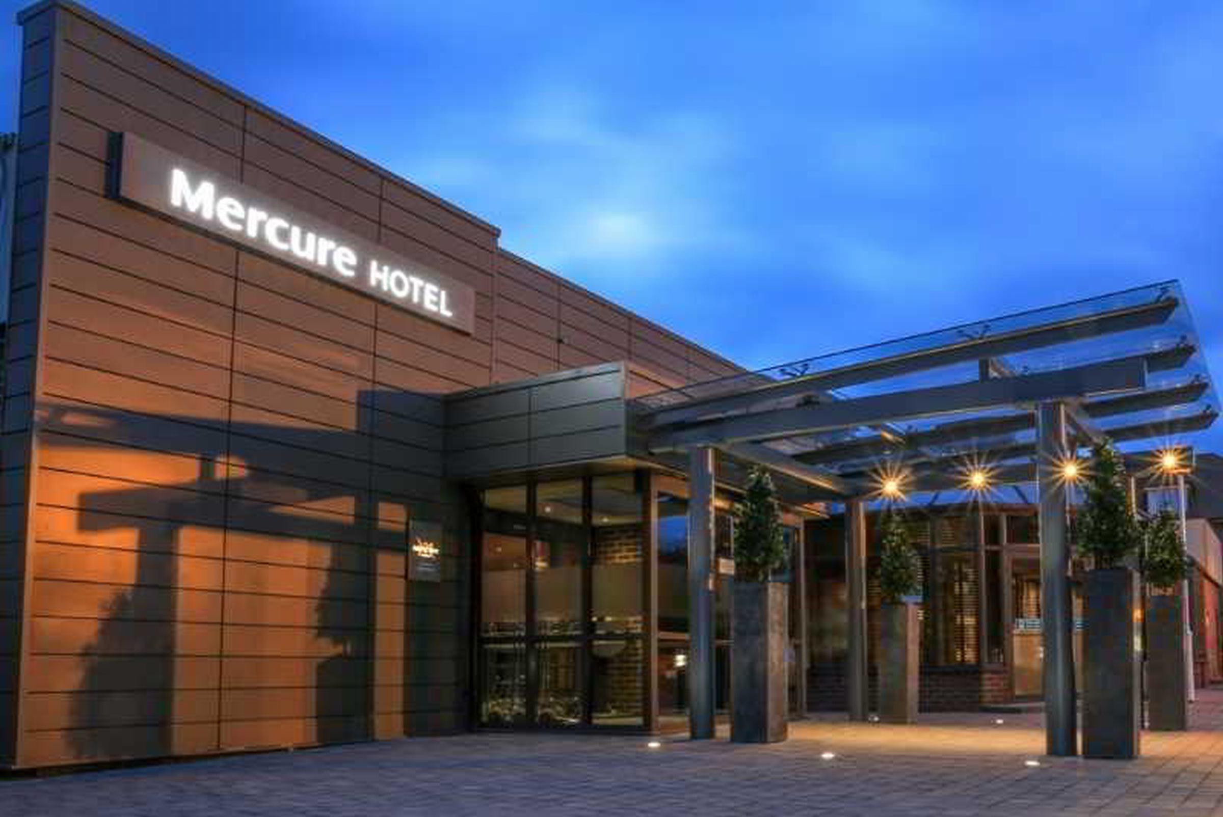 Mercure London Heathrow Airport Hillingdon Exterior foto