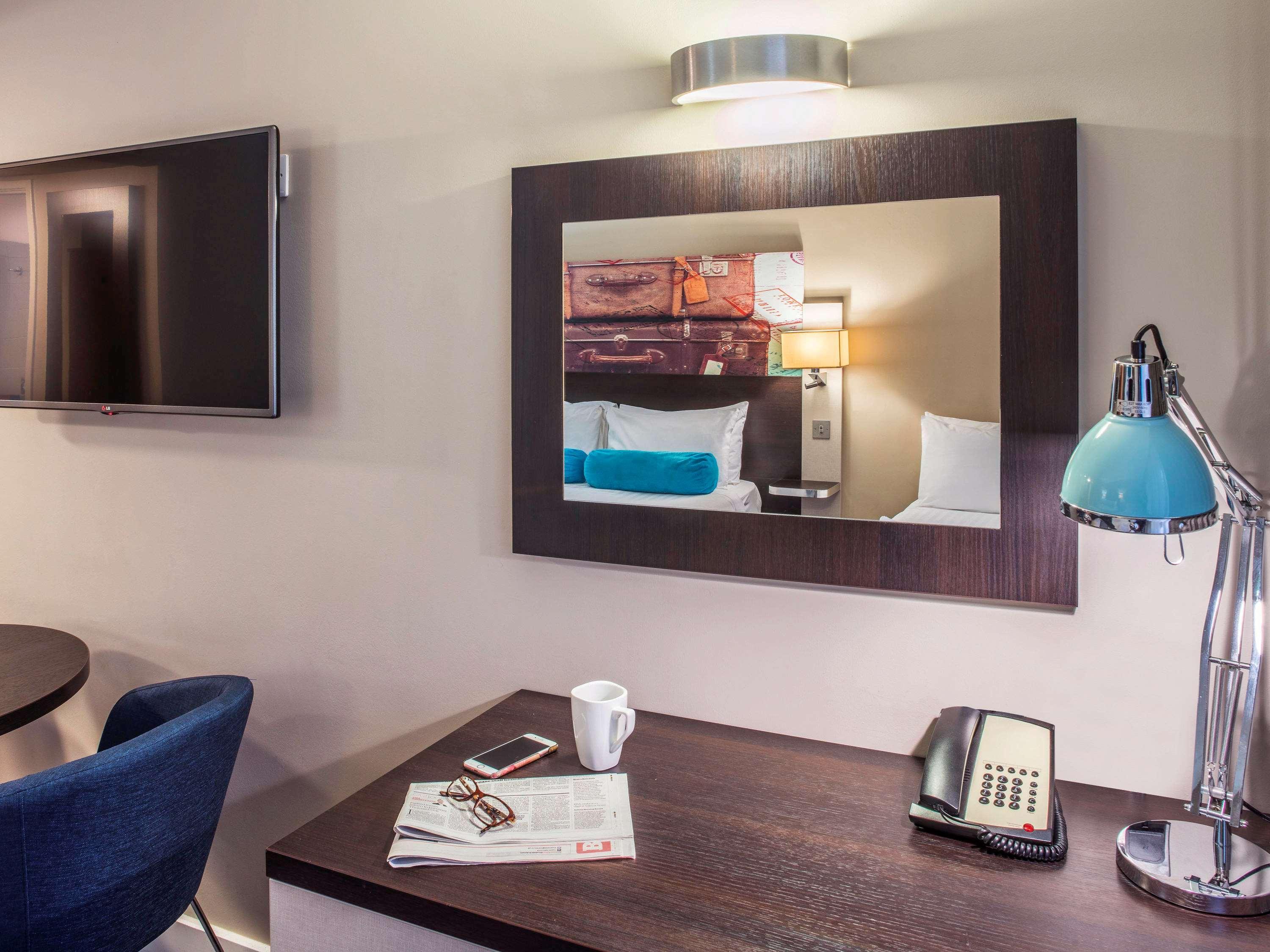 Mercure London Heathrow Airport Hillingdon Exterior foto